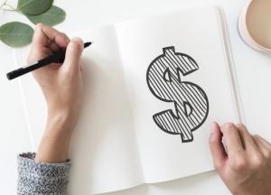 Твердая валюта: за счет чего укрепился и каким будет курс гривны к доллару