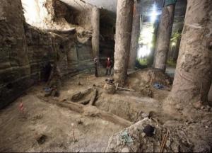 Археологические находки на Почтовой площади уничтожаются наследниками Орды