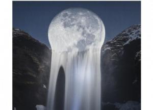 Фантастически красивый Млечный водопад и плачущая огненная  Луна