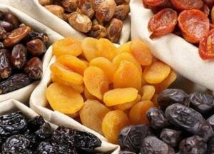 Ласощі, які зміцнюють організм: що потрібно знати про сухофрукти