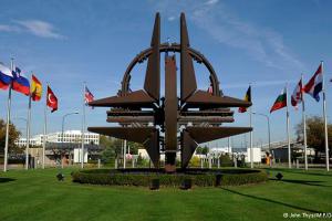 Расширение НАТО на Восток: как это было