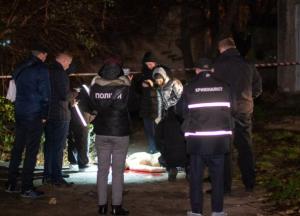 В Киеве обнаружили окровавленный труп мужчины с пробитой головой и веником на шее (фото, видео)