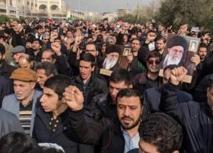 После убийства генерала Сулеймани в Иране начались антиамериканские протесты (фото, видео)