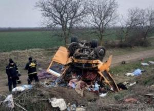 В Одесской области столкнулись легковушка и грузовик: есть пострадавшие и погибшая
