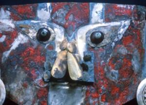 Была расписана кровью: ученые раскрыли тайну уникальной маски из Перу