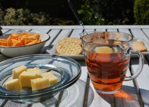 Названы продукты, которые нельзя употреблять с чаем