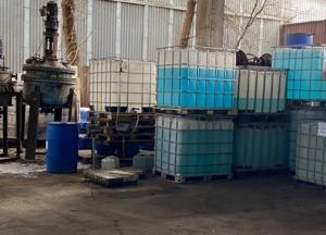 На Киевщине налоговики изъяли более 50 тонн спирта (фото)