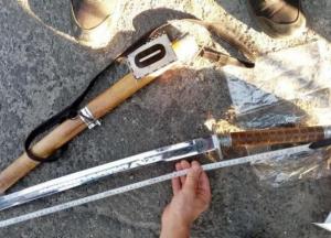 Пьяный пациент харьковской больницы угрожал врачу японским мечом