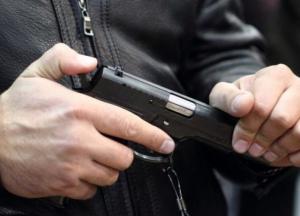 В Киеве мужчина стрелял в охранника магазина из-за замечания об отсутствии маски