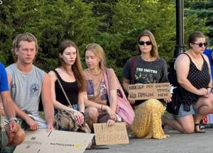 У Києві все більше мітингарів на підтримку Федорова: реакція Зеленського не забарилась (відео)