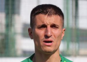 Душил подушкой 15 минут: футболист убил пятилетнего сына с симптомами коронавируса