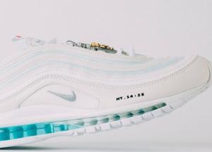 В США выпустили кроссовки "Обувь Иисуса" со святой водой (фото)