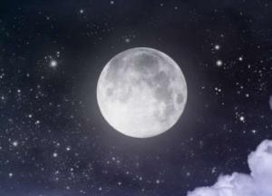 Ученые показали снимок "радужной" Луны (фото)