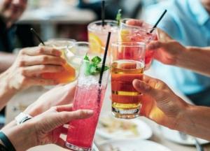 Эксперты назвали напитки, которые не стоит пить в жару