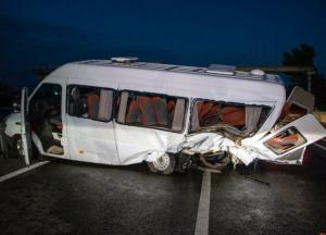 Гнал на высокой скорости: появились новые детали и фото жуткой аварии с маршруткой под Киевом