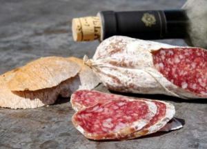 Онкологи назвали самый опасный магазинный продукт