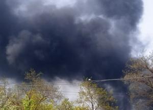 В Одессе прилеты крылатых ракет, небо затянуло гигантское облако черного дыма (фото, видео)