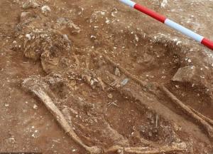 Археологи обнаружили загадочное захоронение воина, жившего 1 500 лет назад (фото)