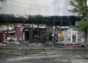 В центре Днепра выгорели пять торговых киосков