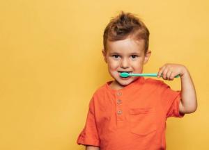 Правила чистки зубов у малышей