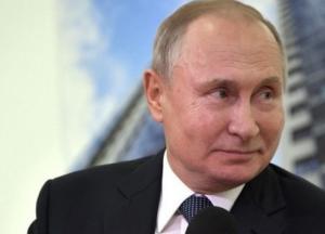 Сеть озадачили странные объятия Путина с мужчинами