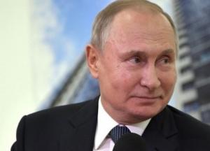 В сети высмеяли Путина из-за "маленького друга"