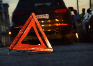 В Киеве автомобиль вылетел на встречку: один человек погиб