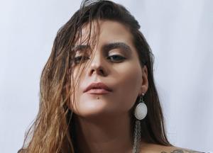 Солистка группы KAZKA показала пикантный снимок в бассейне (фото)