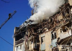 Вже 16 жертв у Тернополі, тіла вбитих ракетою Х-101 складають під багатоповерхівкою (фото)