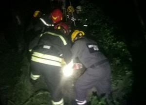 В Киеве прохожий упал в колодец на территории парка (фото)