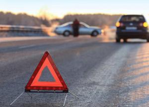 В Киеве произошло тройное ДТП: водитель легковушки погиб за рулем