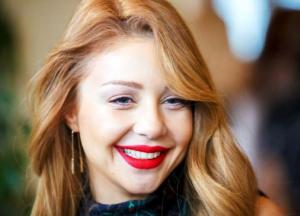 Тина Кароль показала стройные ноги в стильном купальнике (фото)