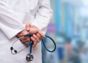 Врач рассказал, как вел себя заболевший коронавирусом украинец