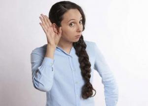 Медики назвали пять признаков, которые предупреждают о потере слуха 