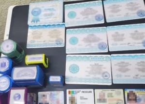 В Украине разоблачили производство фальшивых документов