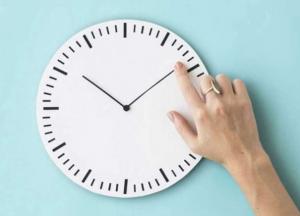 Ученые рассказали, почему время начинает идти быстрее с возрастом