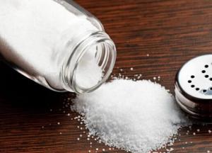 Медики сообщили, кому нельзя употреблять соль