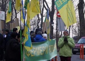 Активисты пришли к дому Зеленского, требуя не допустить принятия закона об открытии рынка земли (фото)