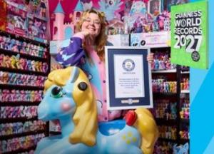 Британка зібрала понад 4,5 тисячі іграшок My Little Pony, встановивши світовий рекорд