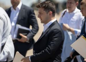 В Мариуполе Зеленский «искупался» в фонтане (видео)