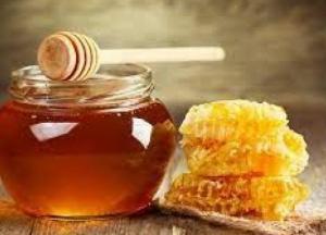Названы преимущества меда перед сахаром