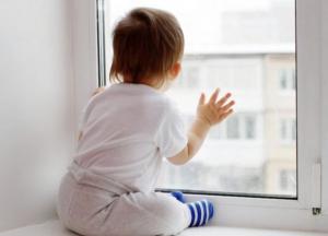 В Запорожье погиб малыш, выпав из окна многоэтажки 