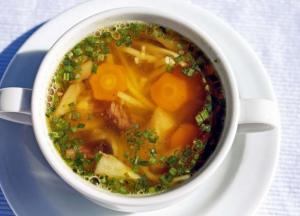 Диетологи назвали самые полезные и самые вредные супы