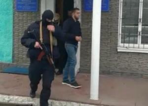 На Винниччине двое пьяных мужчин напали на избирательную комиссию и хотели украсть бюллетени (фото)