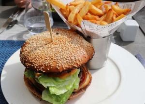 Медики рассказали, как побороть тягу к вредной еде