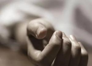 В Кривом Роге на полу в квартире обнаружили тело женщины