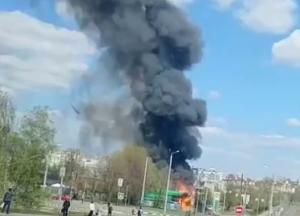 Росіяни розносять АЗС у Харкові, вже 9 влучань (відео)