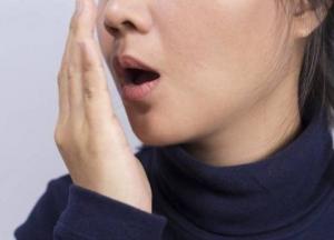 Названы причины появления запаха ацетона изо рта