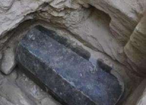 Археологи обнаружили саркофаг с неизвестным содержимым