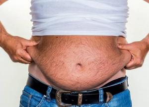 Врачи рассказали, чем опасен висячий живот 